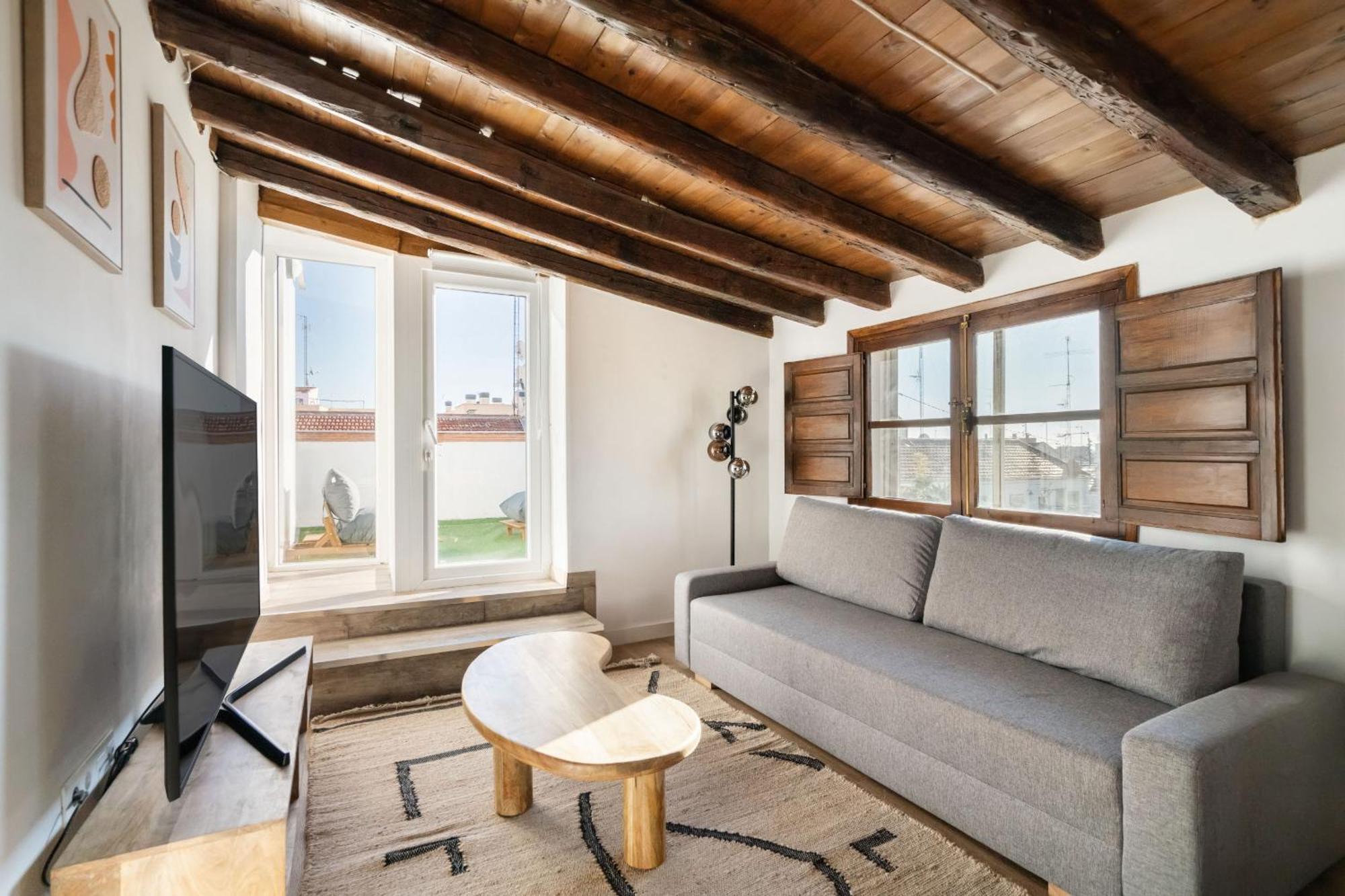 Appartamento Atico Con Terraza En Lavapies Alquiler Temporal Madrid Esterno foto
