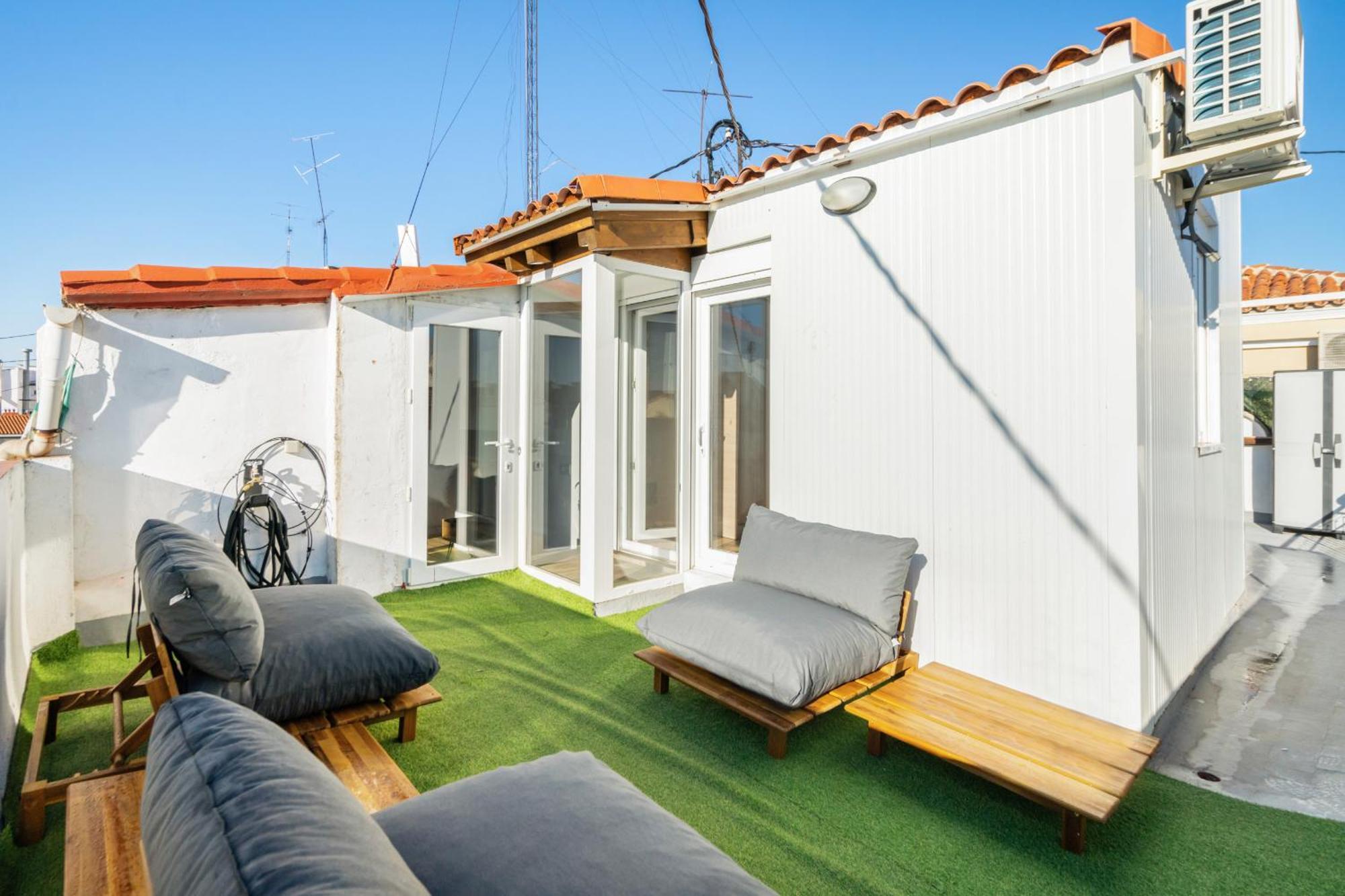 Appartamento Atico Con Terraza En Lavapies Alquiler Temporal Madrid Esterno foto